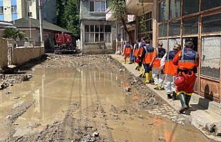 AFAD gönüllüleri Zonguldak'ta selin yaralarını...