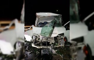 Amasya'da kamyonet ile otobüsün çarpışması sonucu...