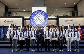 YKS birincisi 5 öğrenci İstanbul Medipol Üniversitesi'ne...
