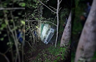 Artvin'de uçuruma yuvarlanan otomobildeki 1 kişi...