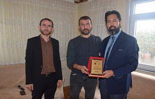 Espiye Müftüsü Gülbe'den hayırseverlere plaket