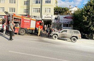 Karabük'te seyir halindeki cip yandı