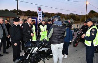 Karabük'te sürücülere reflektif yelek dağıtıldı