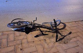 Bafra'da otomobilin çarptığı bisikletli çocuk...