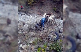 Sinop’ta uçuruma devrilen traktörün sürücüsü...
