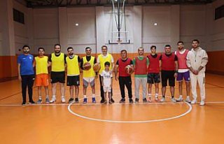 Tokat Belediye Başkanı Eroğlu gençlerle basketbol...