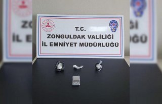 Zonguldak'ta uyuşturucuyla yakalanan 2 zanlı...