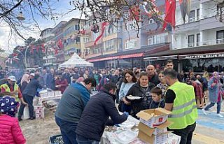 Amasra'daki hamsi şenliğinde yarım ton hamsi dağıtıldı