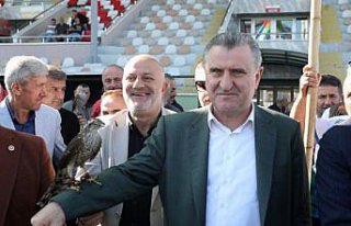 Bakan Bak, Filistin'e destek veren sporculara Avrupa'da...