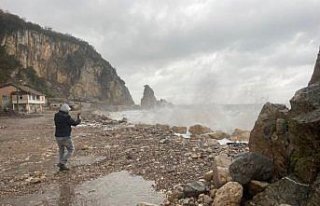 Bartın'da fırtına nedeniyle dalgalar yükseldi,...
