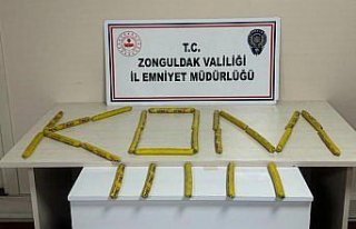 Zonguldak'ta bir araçta 25 dinamit ele geçirildi