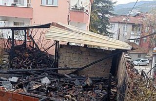 Niksar'da odunluk yangını hasara yol açtı