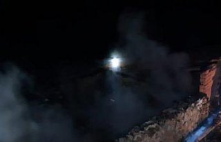 Amasya'da ev, ahır ve samanlıkta çıkan yangın...