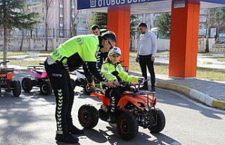 Amasya'da minik öğrencinin “trafik polisi...