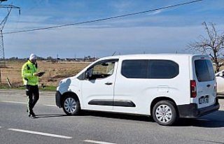 Bafra'da trafik denetiminde 218 araç kontrol...