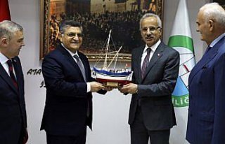 Bakan Uraloğlu, Sinop çevre yolu güzergahında...