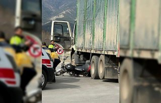 Mudurnu'da kamyonla çarpışan motosikletin...
