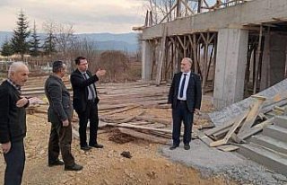 Niksar Kaymakamı Çeçen, cami inşaatını inceledi