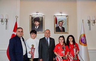 Ordu Valisi Erol başarılı sporcularla bir araya...