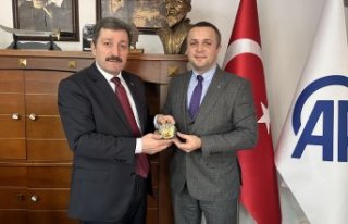 Samsun Valisi Orhan Tavlı'dan AA Bölge Müdürü...