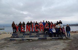 Yeniçağa'da öğrenciler sahipsiz hayvanlar...