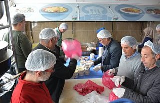 Başçiftlik Belediyesi her gün 500 aileye iftarlık...