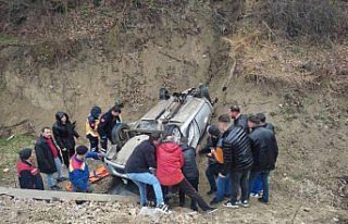 Bolu'daki trafik kazasında yaralanan 2 kişi...