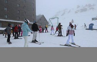 Kartalkaya'da tatilciler martta kayak keyfi yaşadı