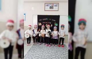 Samsun'da minik öğrenciler maniler okuyup davul...