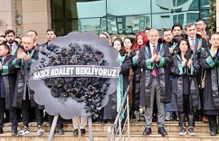 Trabzon'da bir grup avukat Trabzonspor taraftarlarının...