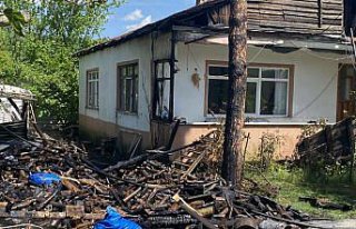 Cumayeri'nde odunluk yandı