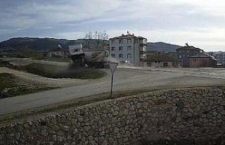 Tokat'ta beton mikseri ile otomobil çarpıştı,...