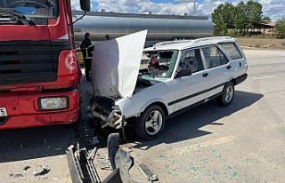 Tokat'ta kamyon ile otomobilin çarpıştığı...