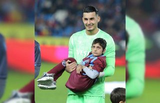 Trabzonspor'un forma tanıtımında yer alan...