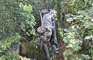 Giresun'da uçuruma yuvarlanan otomobildeki 3...