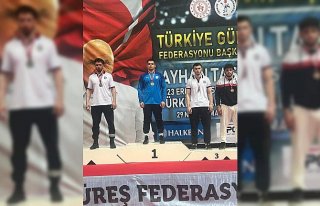 TOGÜ'lü öğrenciler güreşte Türkiye şampiyonu...