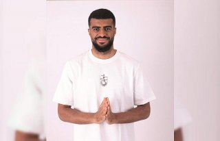 Trabzonspor'un stoperi Baniya, bordo-mavili kulübe...