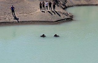 Çorum'da serinlemek için gölete giren genç...
