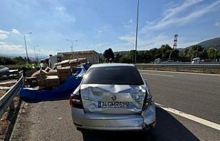 Düzce'de kamyonet emniyet şeridinde duraklama...