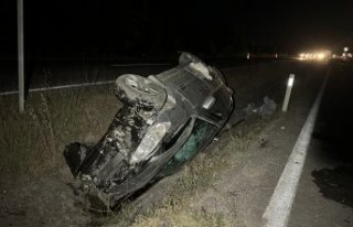 Kastamonu'da devrilen otomobildeki baba ve oğlu...