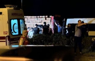 Rize'de tuğla taşıyan tırın dorsesinde 30...