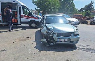 Bafra’da iki otomobilin çarpışması sonucu 4...