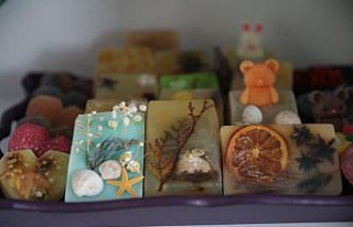 Yurt çatısı altında açılan kurslara katılan...