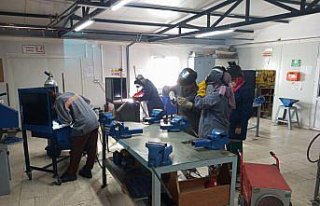 Zonguldak'ta eğitim alan kadınlar kaynak ustası...