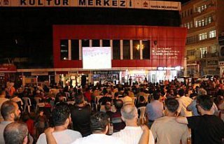 Havza'da vatandaşlar, milli maçı dev ekranlardan...