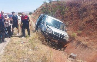 Çorum'da su kanalına devrilen hafif ticari...