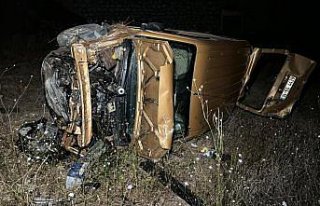 Karabük'te şarampole devrilen hafif ticari...