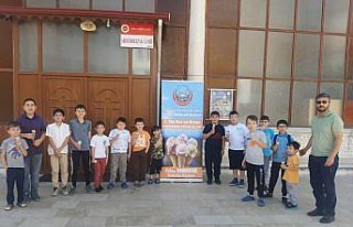 Tosya Belediyesi tarafından öğrencilere dondurma...