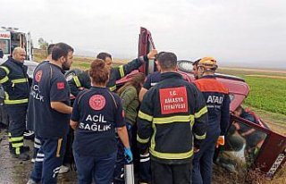 Amasya'da iki otomobilin çarpıştığı kazada...