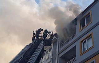 Bafra'da çıkan yangın sonucu evde hasar oluştu